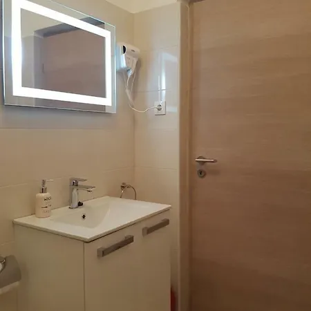 Apartment Stipe *