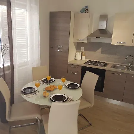 Apartment Stipe *